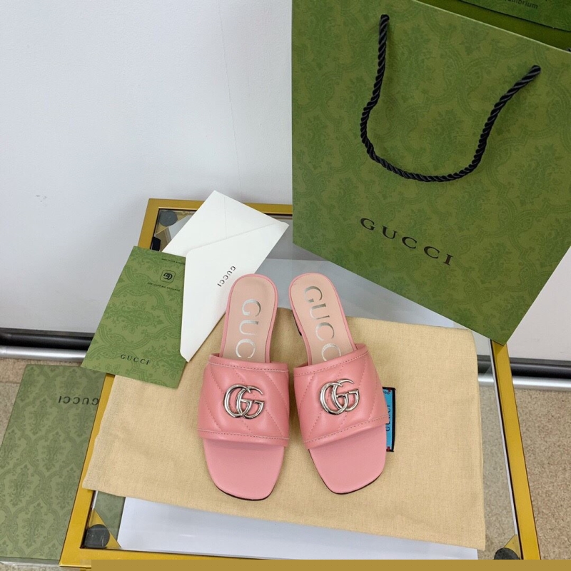 G*u*i slippers